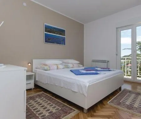 Three-bedroom With Sea View ميدولين