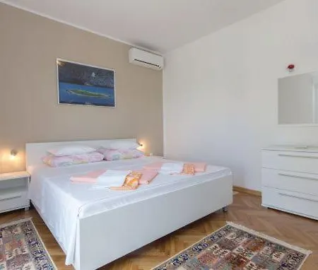 شقة Three-bedroom With Sea View *