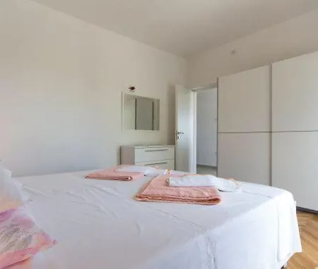 شقة Three-bedroom With Sea View