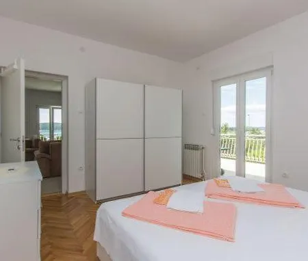 شقة Three-bedroom With Sea View *