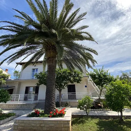 Three-bedroom With Sea View ميدولين