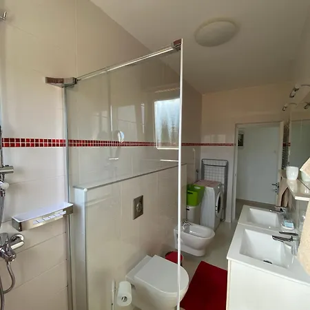 Three-bedroom With Sea View شقة *