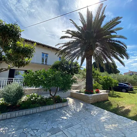 Three-bedroom With Sea View *